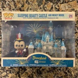 Funko POP! Town Sleeping Beauty Castle & Mickey Mouse #21 - BNIB